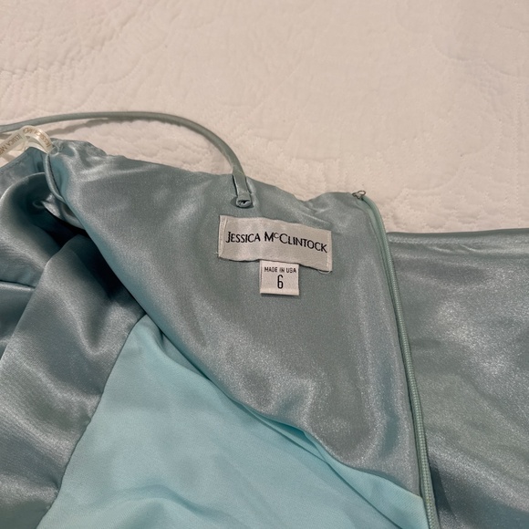 Formal dress - Picture 3 of 4